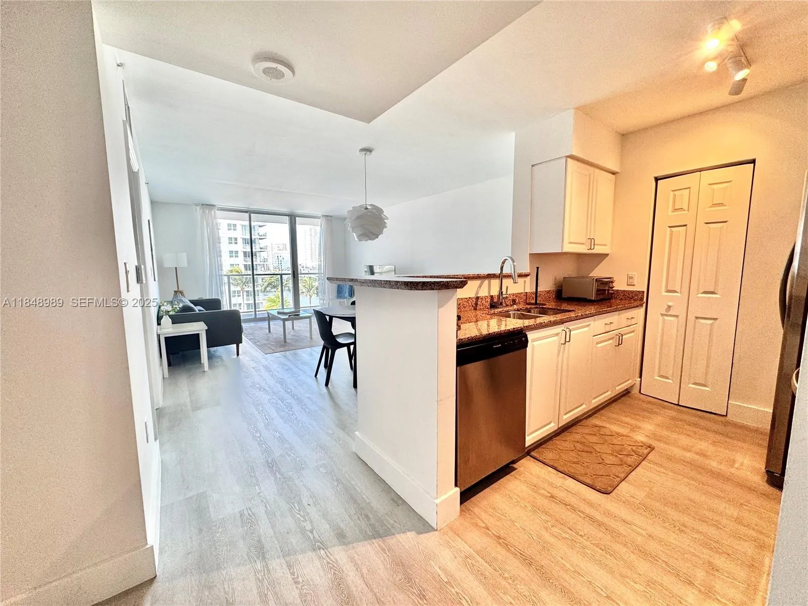 Foto de propiedad en 1155 Brickell Bay Drive 906, Miami, FL 33131 Miami con MLS# 