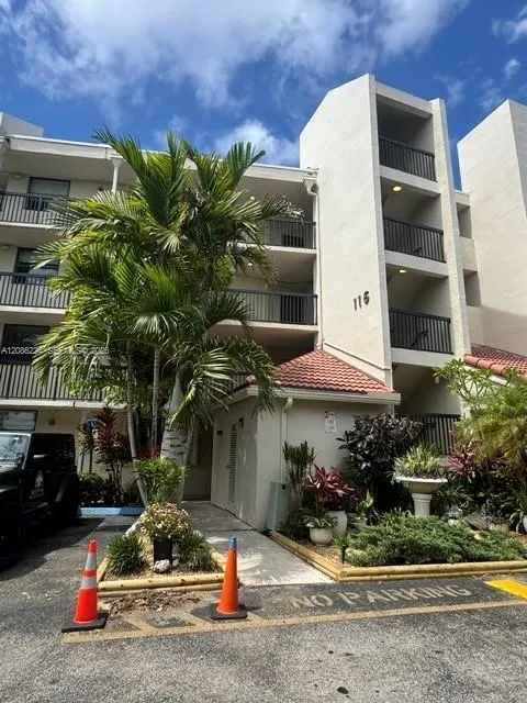 En Venta 116 Lake Emerald Drive 202, Oakland Park, FL 33309, Oakland Park, FL 33309