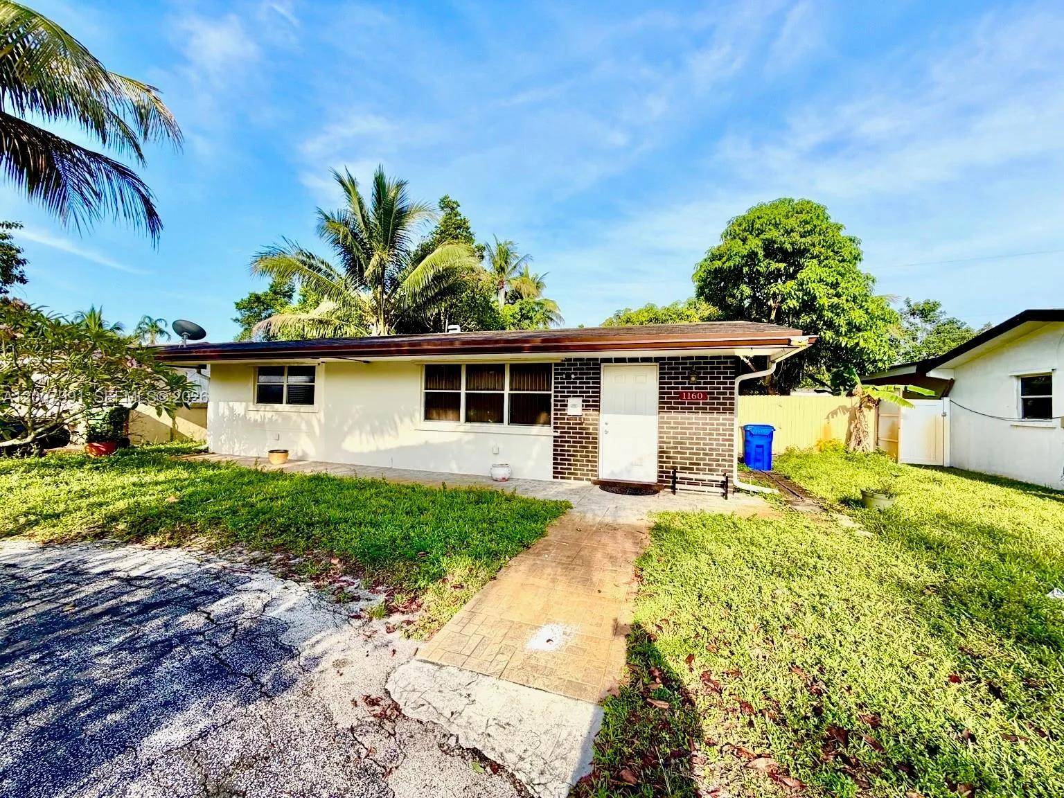 Foto de propiedad en 1160 NW 77th Way 1160, Pembroke Pines, FL 33024 Pembroke Pines con MLS# 