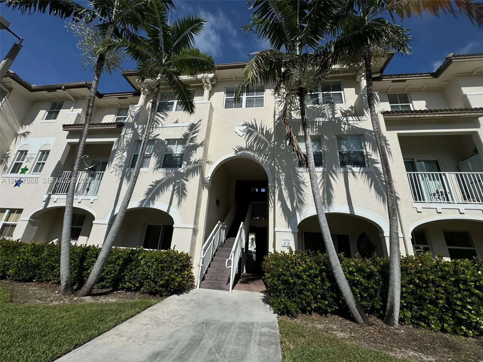 Foto de propiedad en 11601 NW 89 Street 106, Doral, FL 33178 Doral con MLS# 
