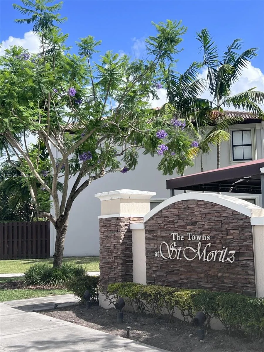 Foto de propiedad en 11601 NW 89th Street 222, Doral, FL 33178 Doral con MLS# 