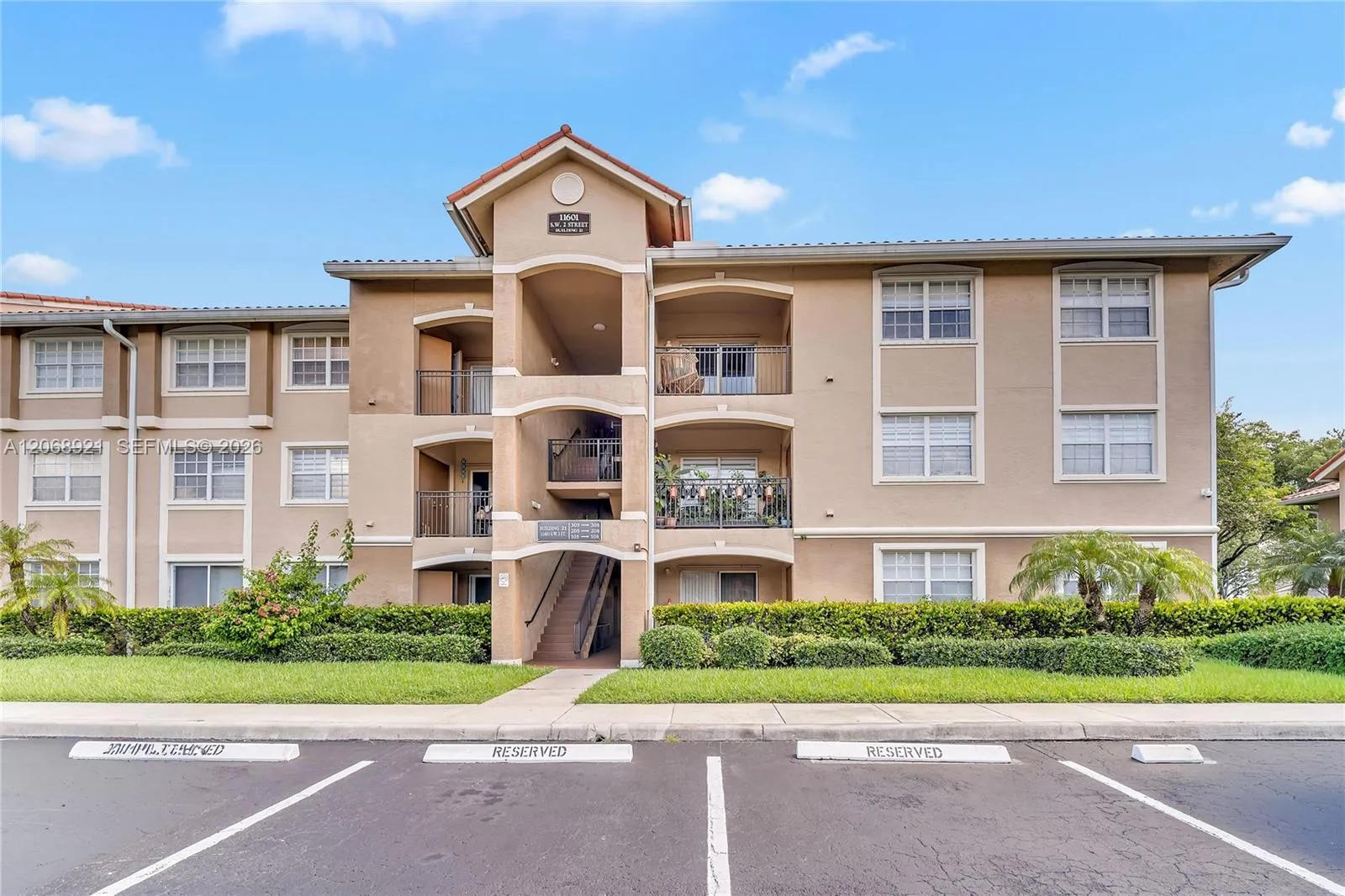 Foto de propiedad en 11601 SW 2nd Street 21308, Pembroke Pines, FL 33025 Pembroke Pines con MLS# 