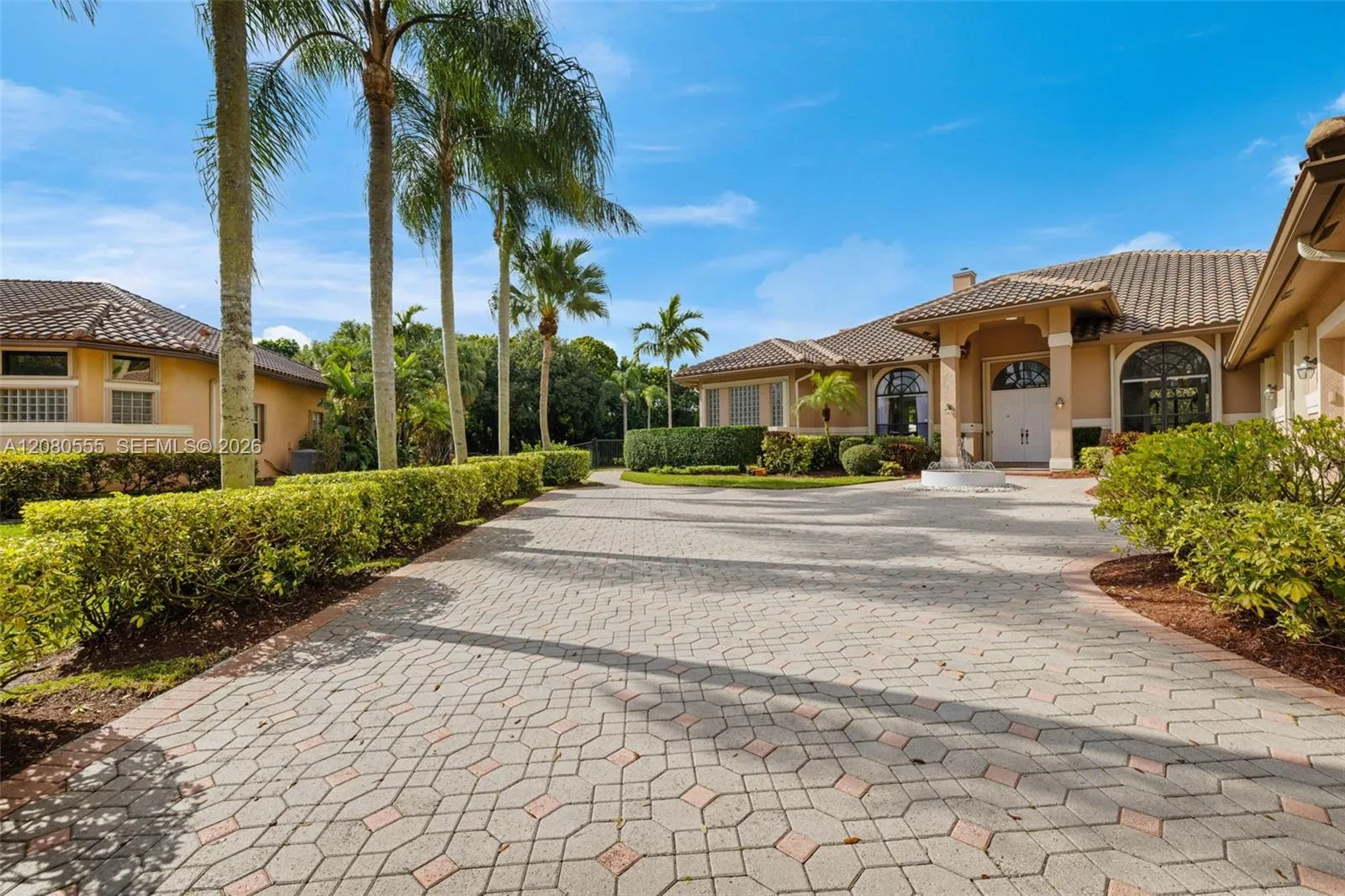 Foto de propiedad en 11613 NW 5th Street, Plantation, FL 33325 Plantation con MLS# 