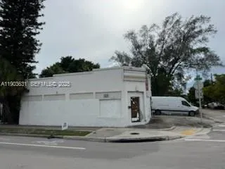 Foto de propiedad en 11628 NW 7th Avenue, Miami, FL 33168 Miami con MLS# 