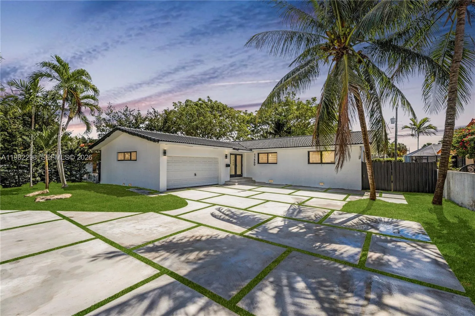Vendido 11660 Canal Drive, North Miami, FL 33181, North Miami, FL 33181