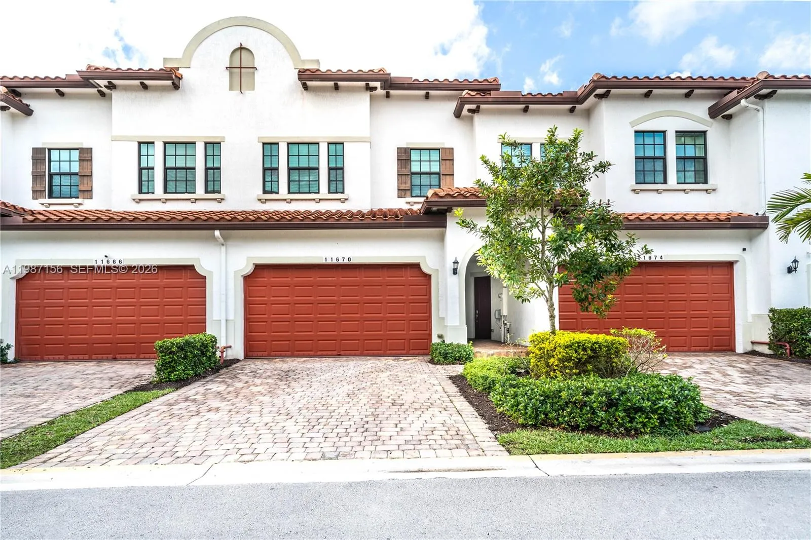 Foto de propiedad en 11674 SW 13th Lane 1674, Pembroke Pines, FL 33025 Pembroke Pines con MLS# 