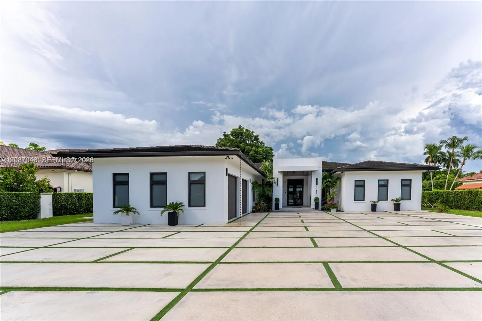 Foto de propiedad en 11681 SW 93rd Street, Miami, FL 33176 Miami con MLS# 