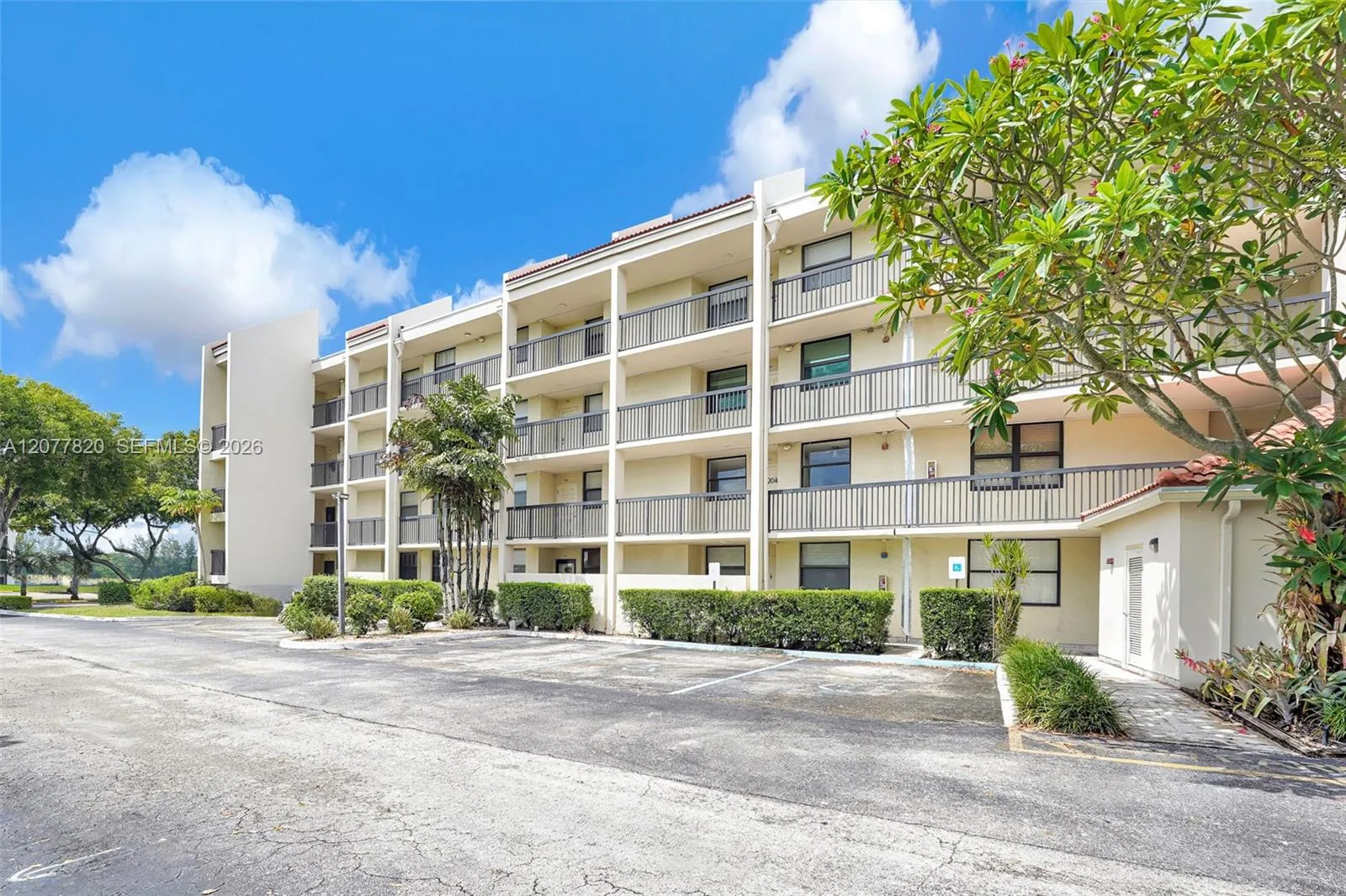 En Venta 117 Lake Emerald Drive 204, Oakland Park, FL 33309, Oakland Park, FL 33309