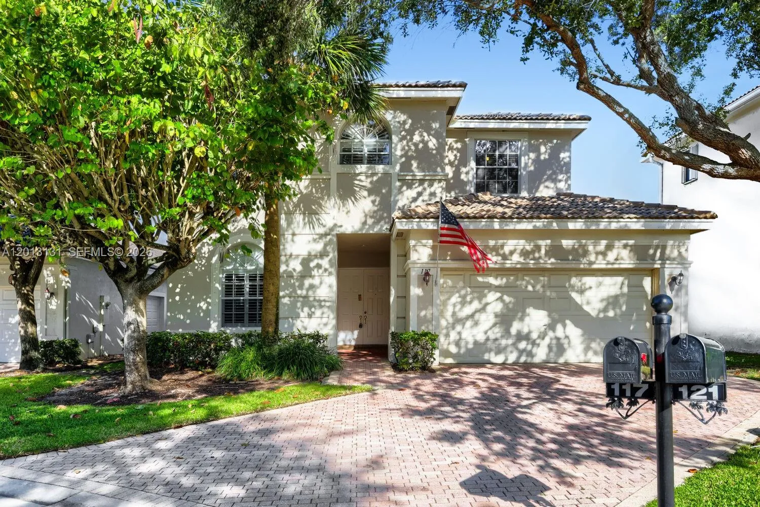 Foto de propiedad en 117 Palm Circle, Atlantis, FL 33462 Atlantis con MLS# 