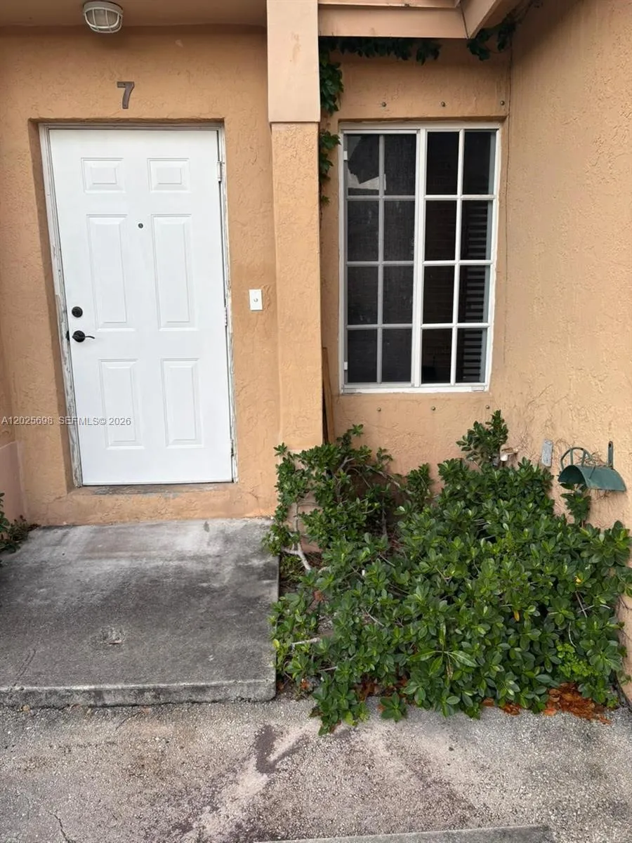 Foto de propiedad en 117 SE 3rd Avenue 7, Hallandale Beach, FL 33009 Hallandale Beach con MLS# 