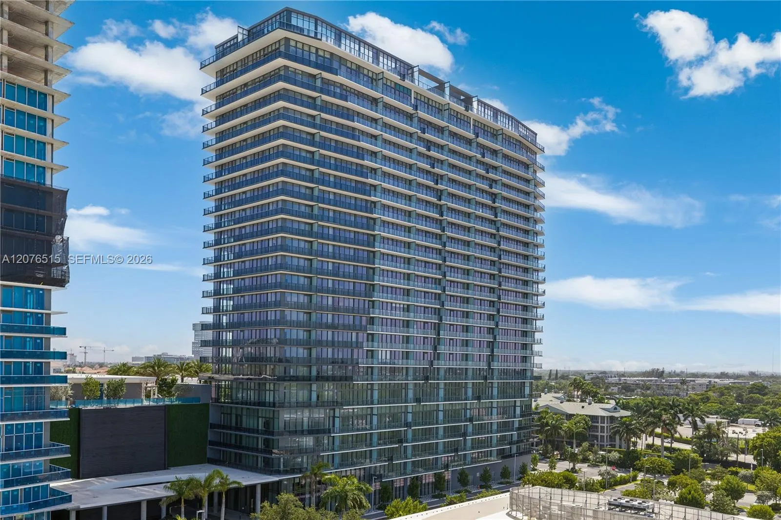 Foto de propiedad en 1170 E Hallandale Beach Boulevard 304, Hallandale Beach, FL 33009 Hallandale Beach con MLS# 