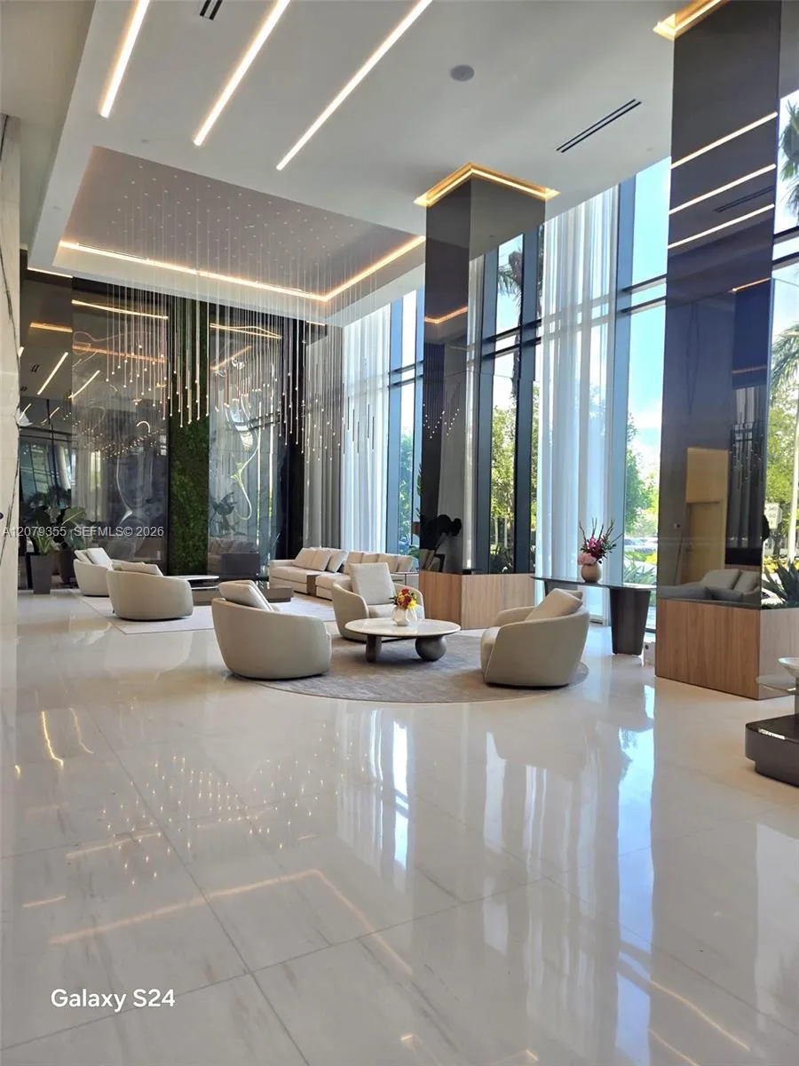 Foto de propiedad en 1170 E Hallandale Beach Boulevard 907, Hallandale Beach, FL 33009 Hallandale Beach con MLS# 