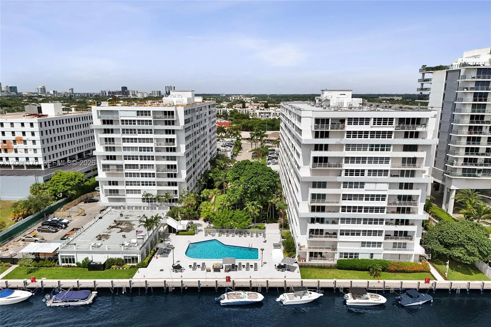 En Venta 1170 N Federal Highway 1008, Fort Lauderdale, FL 33304, Fort Lauderdale, FL 33304