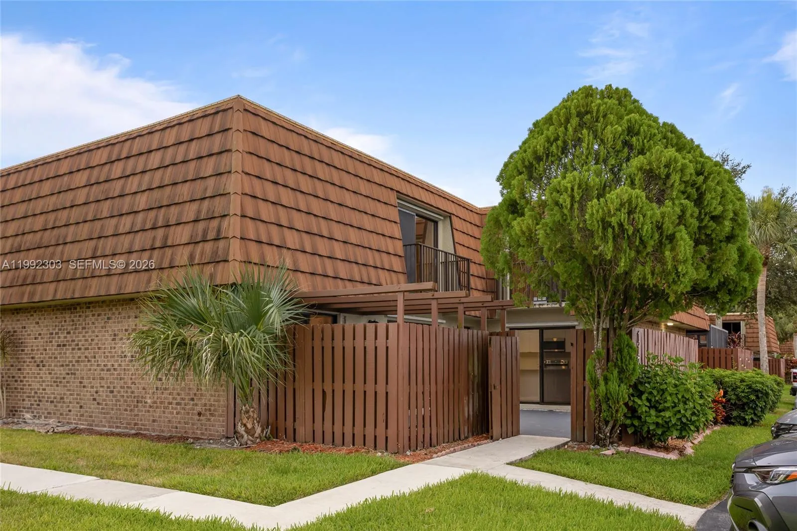 Foto de propiedad en 1170 SW 118th Terrace, Davie, FL 33325 Davie con MLS# 