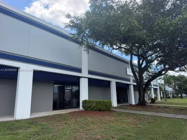 Foto de propiedad en 11701 NW 102nd Road 10, Medley, FL 33178 Medley con MLS# 