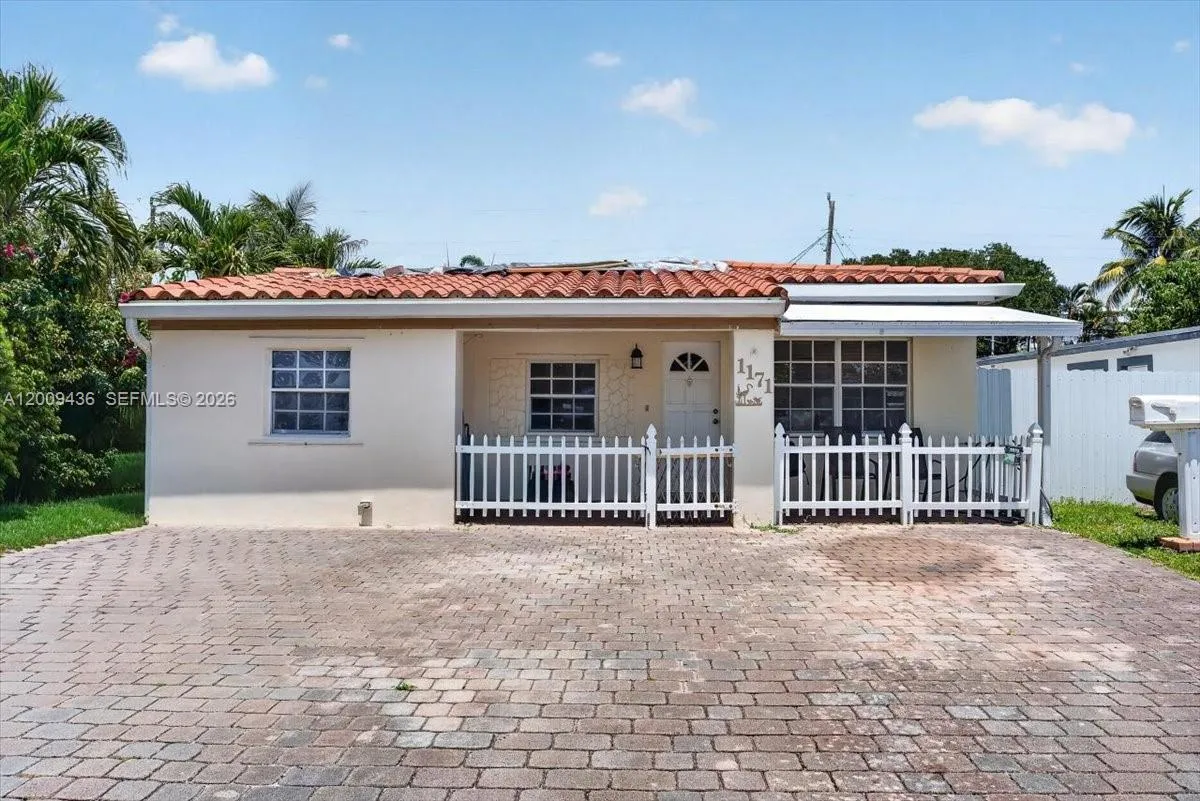 Foto de propiedad en 1171 NE 182nd Street, North Miami Beach, FL 33162 North Miami Beach con MLS# 