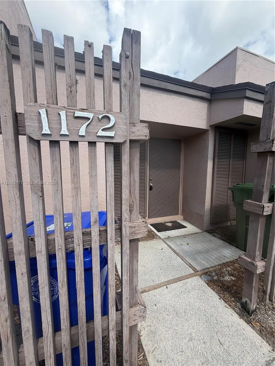 Foto de propiedad en 1172 NW 122nd Terrace, Pembroke Pines, FL 33026 Pembroke Pines con MLS# 