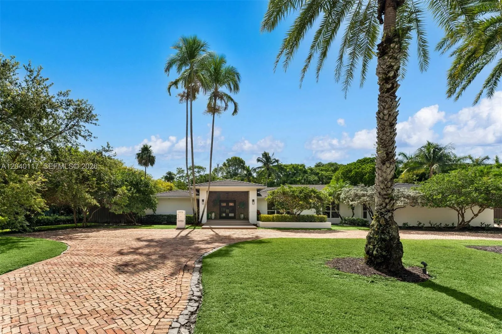 Foto de propiedad en 11721 Jacaranda Place, Coral Gables, FL 33156 Coral Gables con MLS# 