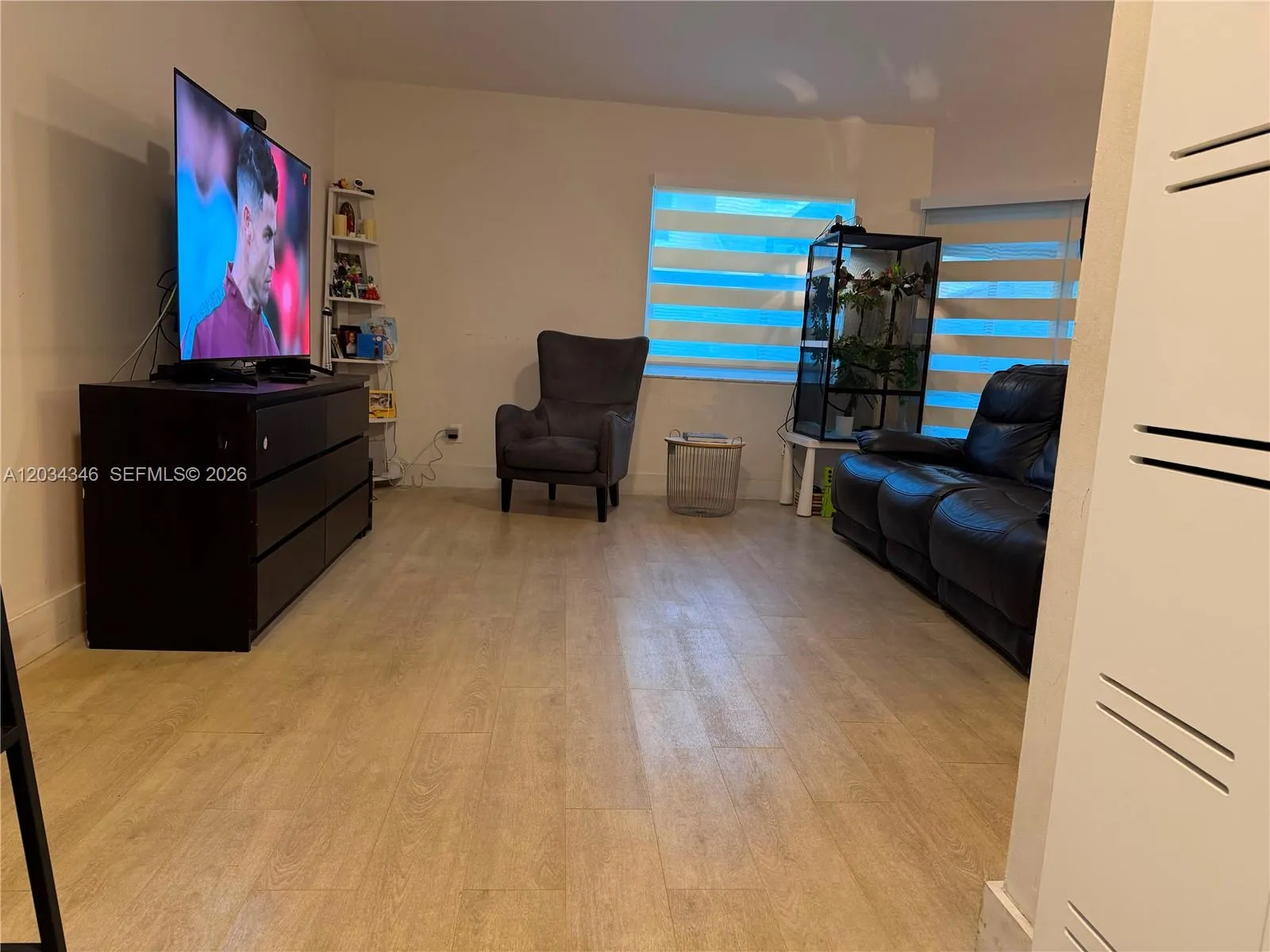 Foto de propiedad en 11727 NW 12th Street, Pembroke Pines, FL 33026 Pembroke Pines con MLS# 