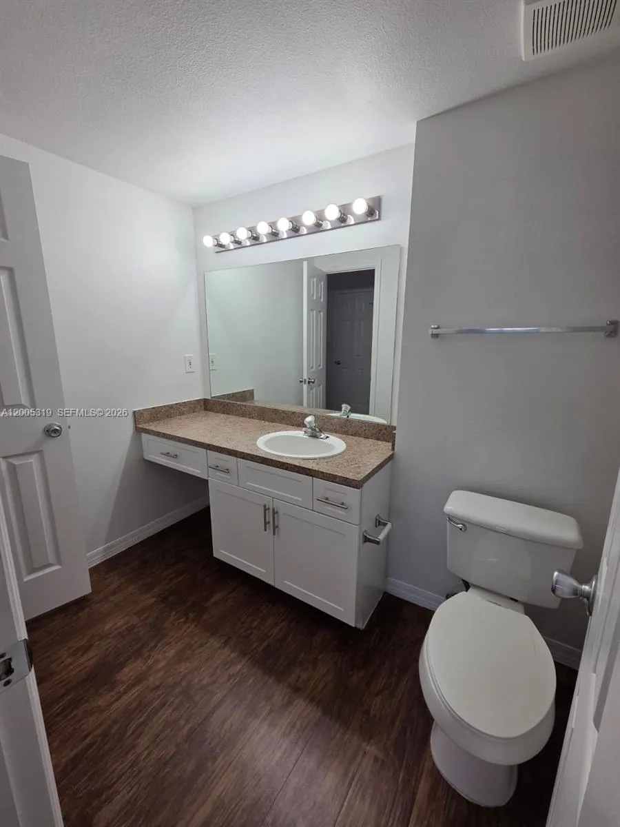 Foto de propiedad en 11730 SW 2nd Street 12208, Pembroke Pines, FL 33025 Pembroke Pines con MLS# 