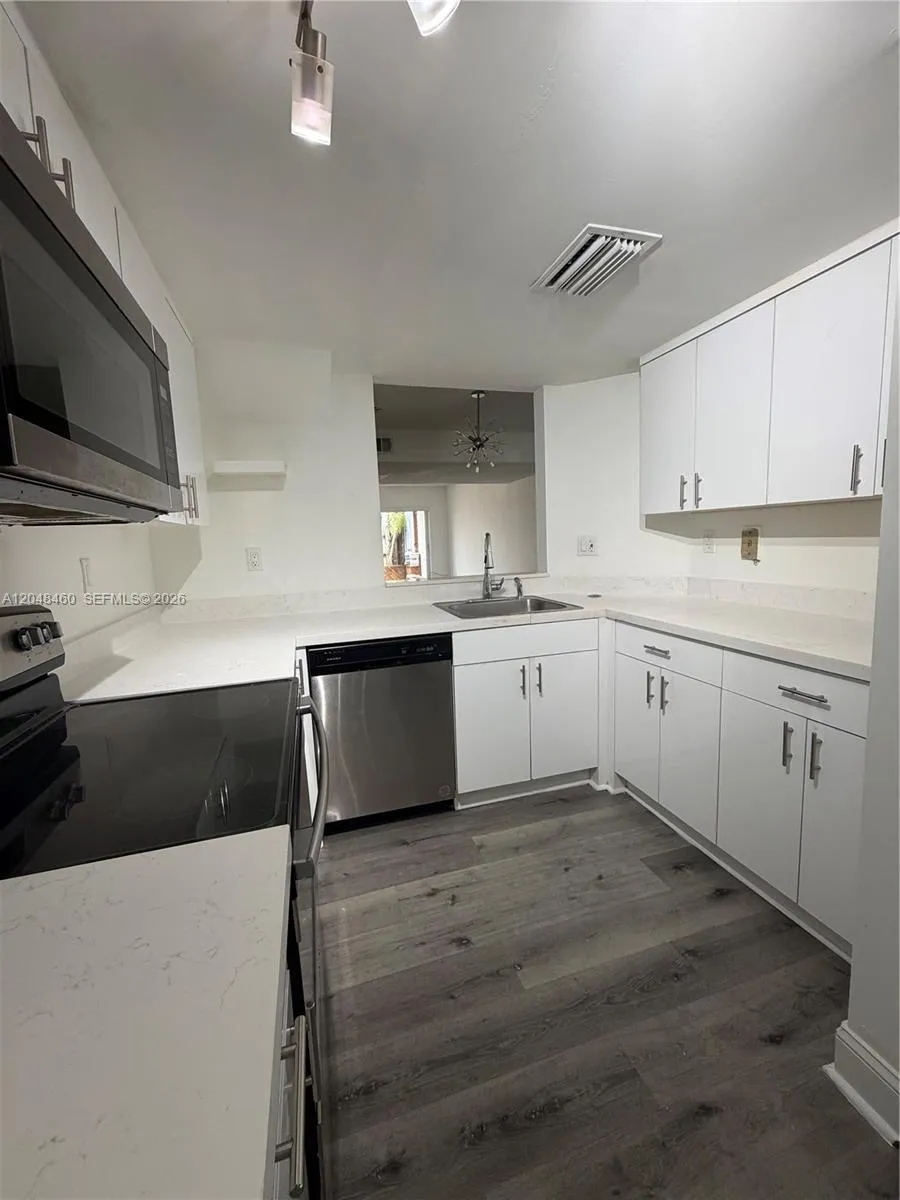 Foto de propiedad en 1175 NW 123rd Place, Miami, FL 33182 Miami con MLS# 