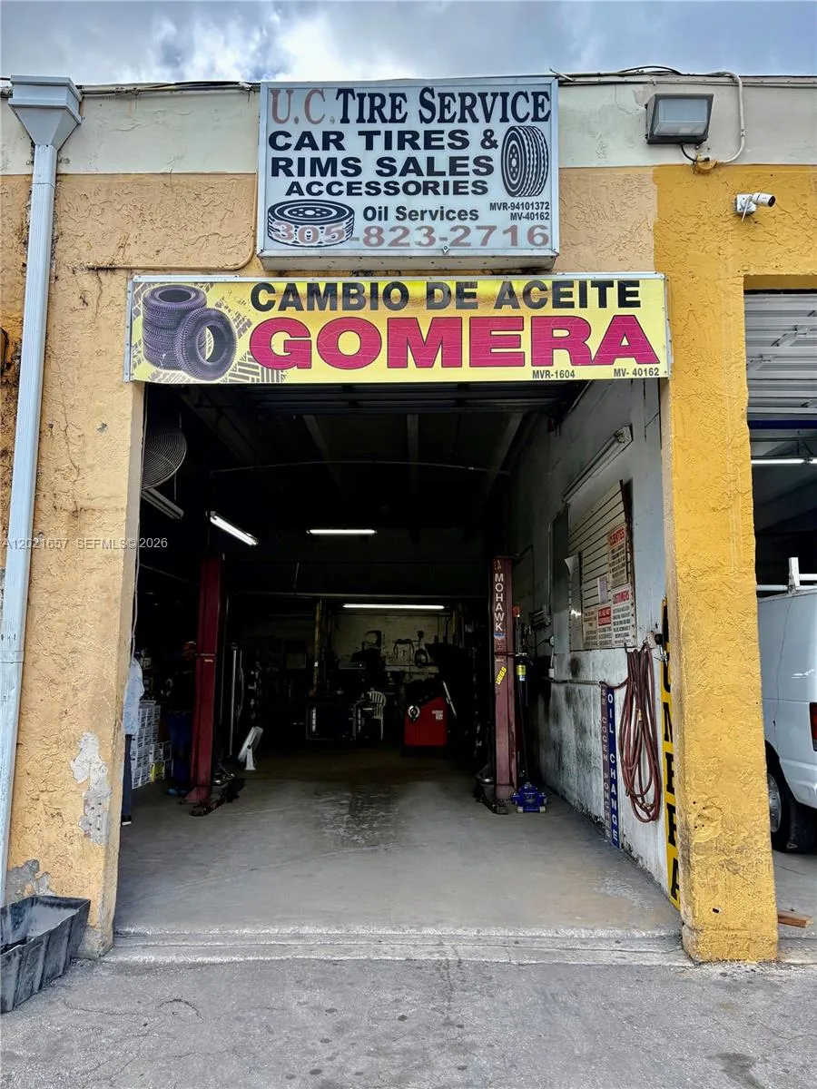 Foto de propiedad en 11750 NW 87th Place, Hialeah Gardens, FL 33018 Hialeah Gardens con MLS# 