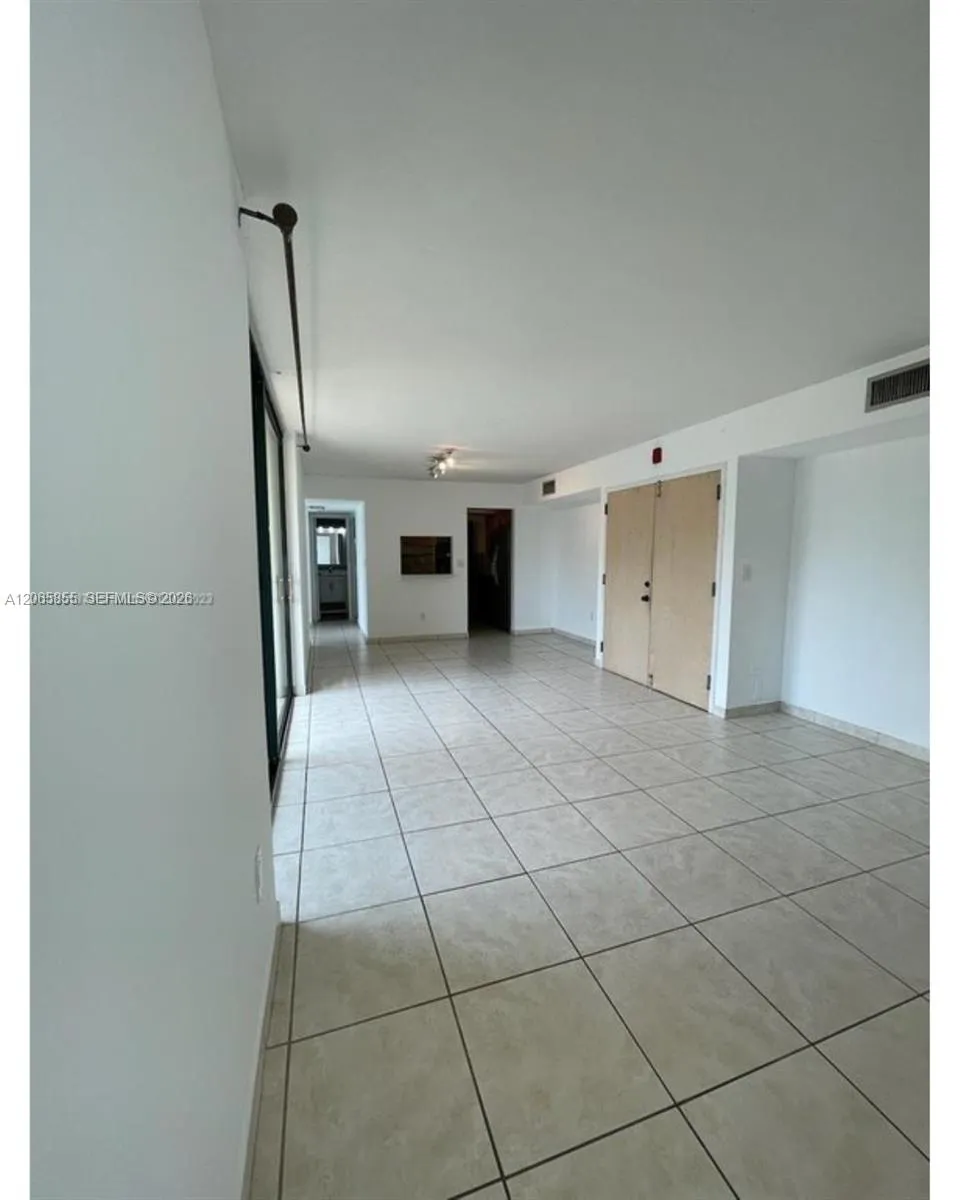 Foto de propiedad en 11750 SW 18th Street 208-1, Miami, FL 33175 Miami con MLS# 