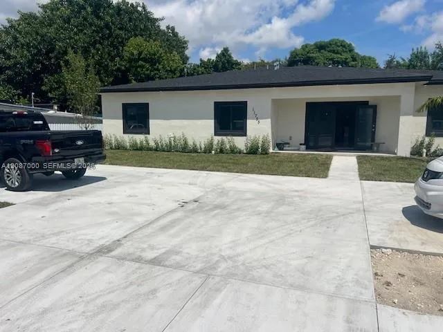 Foto de propiedad en 11755 SW 222nd Street, Miami, FL 33170 Miami con MLS# 