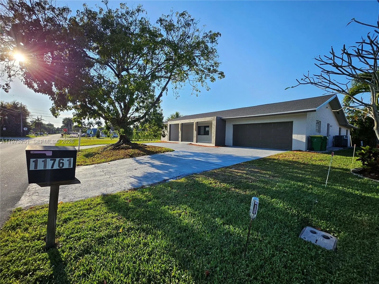 Foto de propiedad en 11761 NW 27th Court, Plantation, FL 33323 Plantation con MLS# 