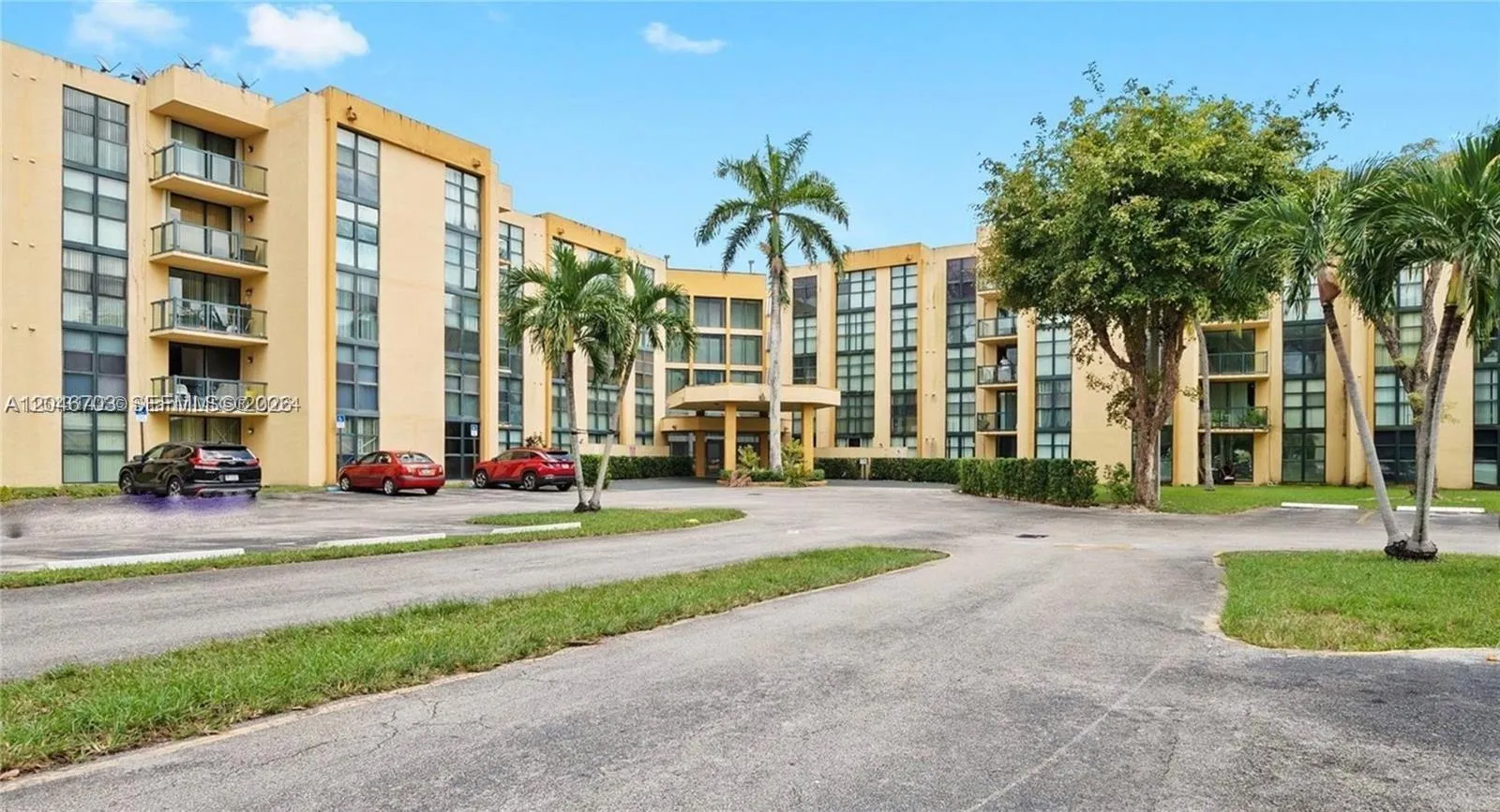 Foto de propiedad en 11780 SW 18th Street 115-2, Miami, FL 33175 Miami con MLS# 