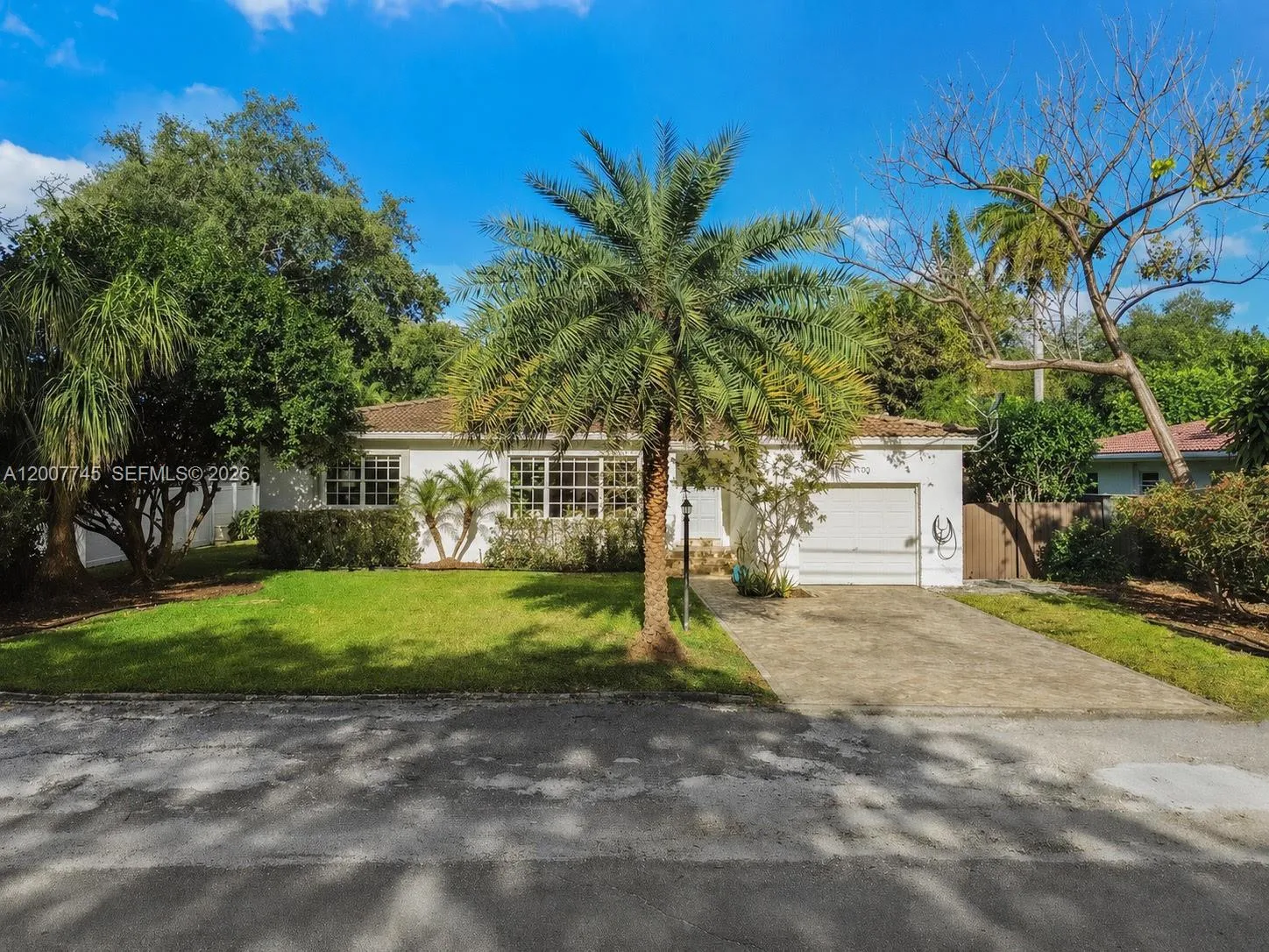 Foto de propiedad en 11790 NE 8th Avenue, Biscayne Park, FL 33161 Biscayne Park con MLS# 