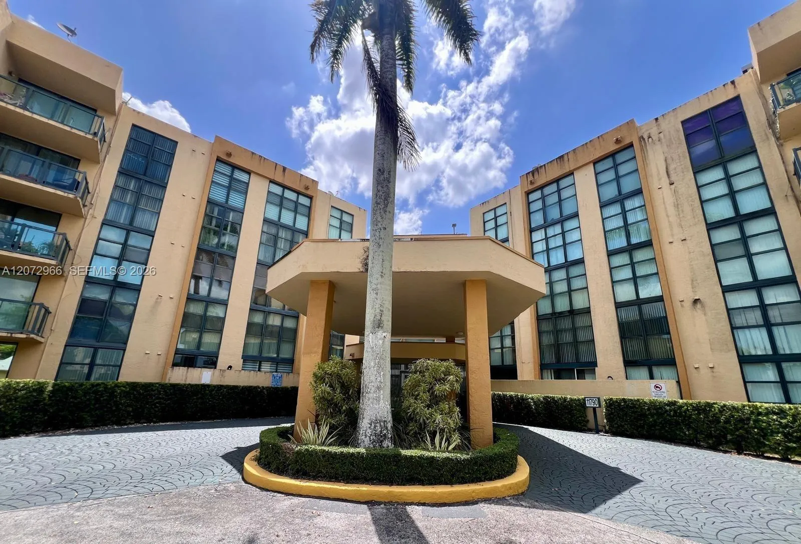 Foto de propiedad en 11790 SW 18th Street 407-3, Miami, FL 33175 Miami con MLS#