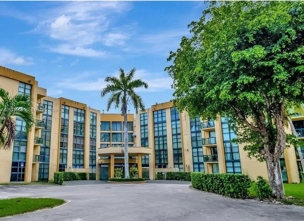 Foto de propiedad en 11790 SW 18th Street 520-3, Miami, FL 33175 Miami con MLS# 