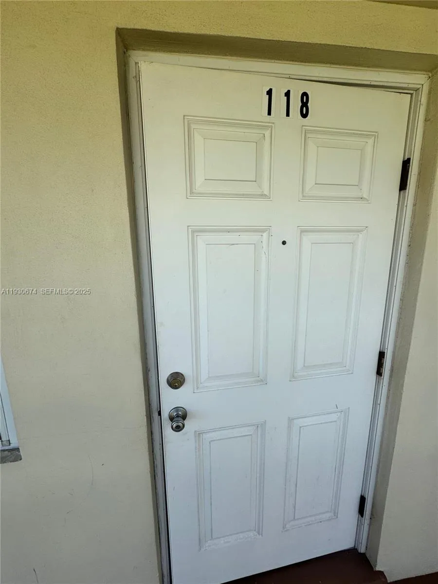 Foto de propiedad en 118 E Salisbury E 118, West Palm Beach, FL 33417 West Palm Beach con MLS# 