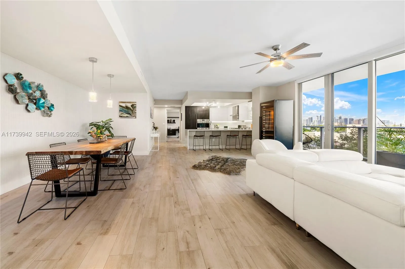 Foto de propiedad en 1180 N Federal Highway 605, Fort Lauderdale, FL 33304 Fort Lauderdale con MLS# 