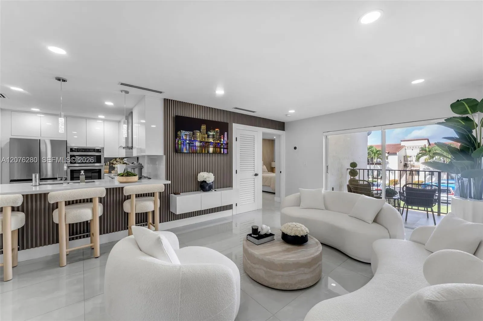 Foto de propiedad en 1180 NW 124th Place 208, Miami, FL 33182 Miami con MLS# 