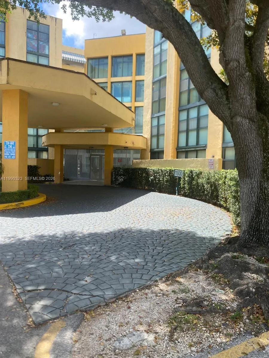 Vendido 11800 SW 18th Street 1084, Miami, FL 33175, Miami, FL 33175