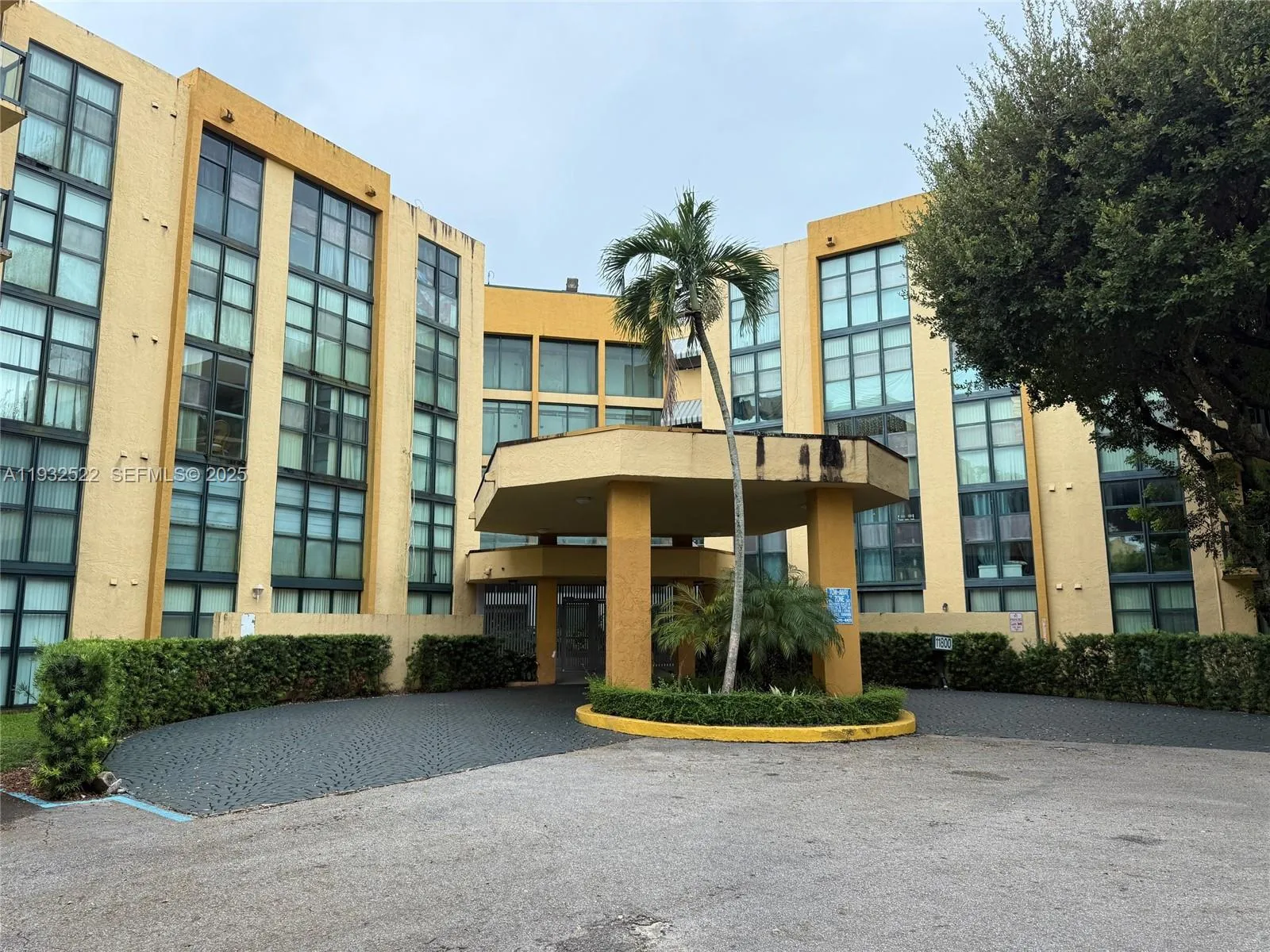 Foto de propiedad en 11800 SW 18th Street 126-4, Miami, FL 33175 Miami con MLS# 