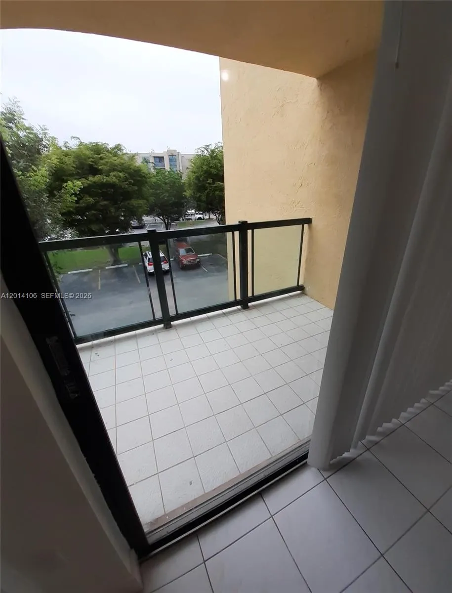 Foto de propiedad en 11800 SW 18th Street 314-4, Miami, FL 33175 Miami con MLS# 