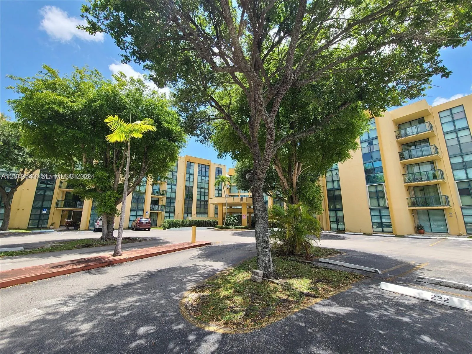 Foto de propiedad en 11800 SW 18th Street 512-4, Miami, FL 33175 Miami con MLS# 