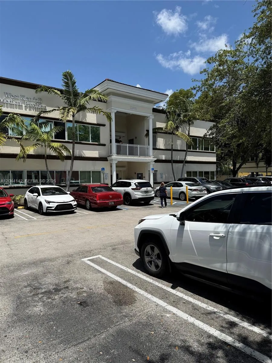 Foto de propiedad en 11801 SW 90th Street 101, Miami, FL 33186 Miami con MLS# 