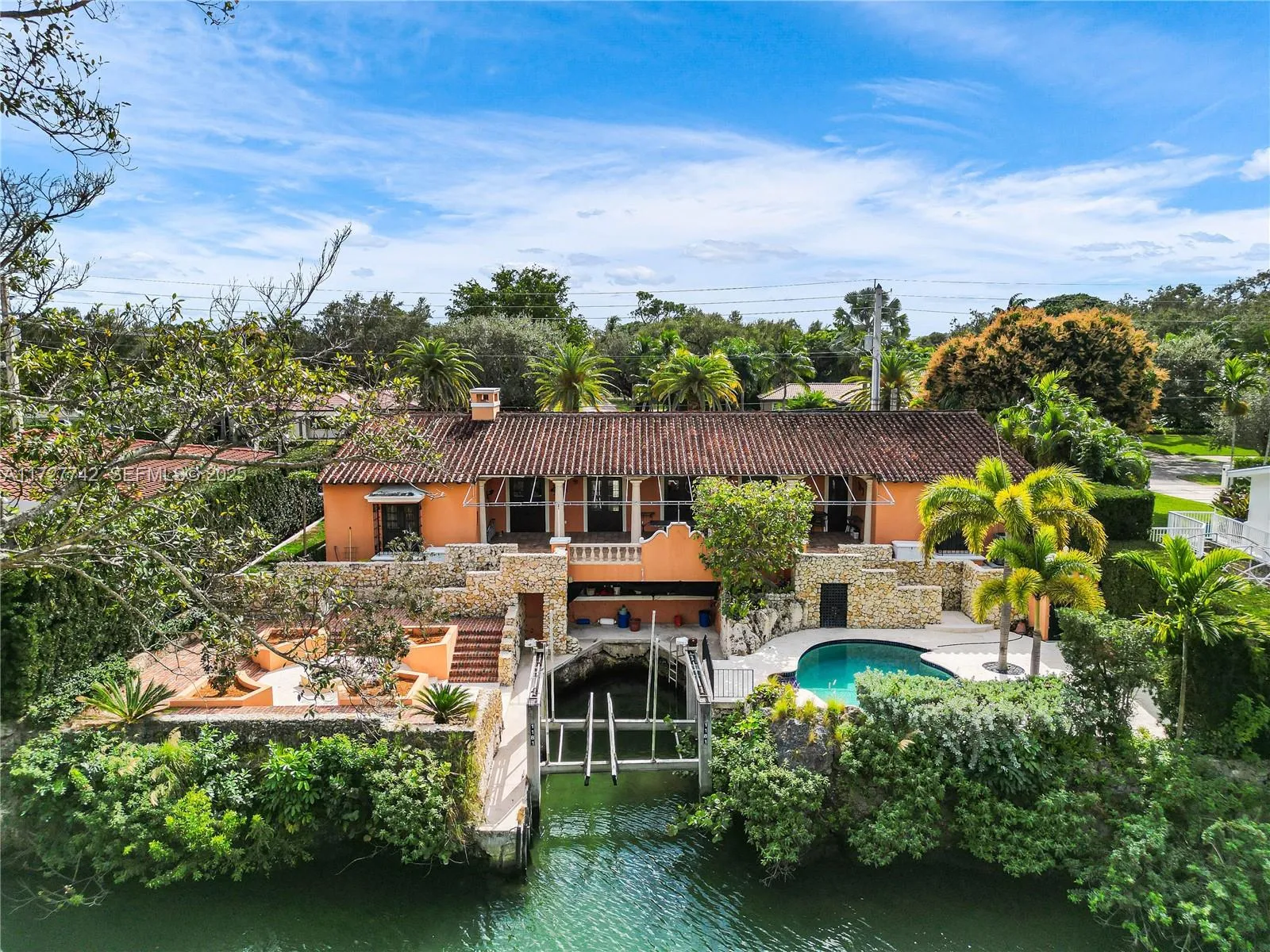 Foto de propiedad en 1181 S Alhambra Circle, Coral Gables, FL 33146 Coral Gables con MLS# 