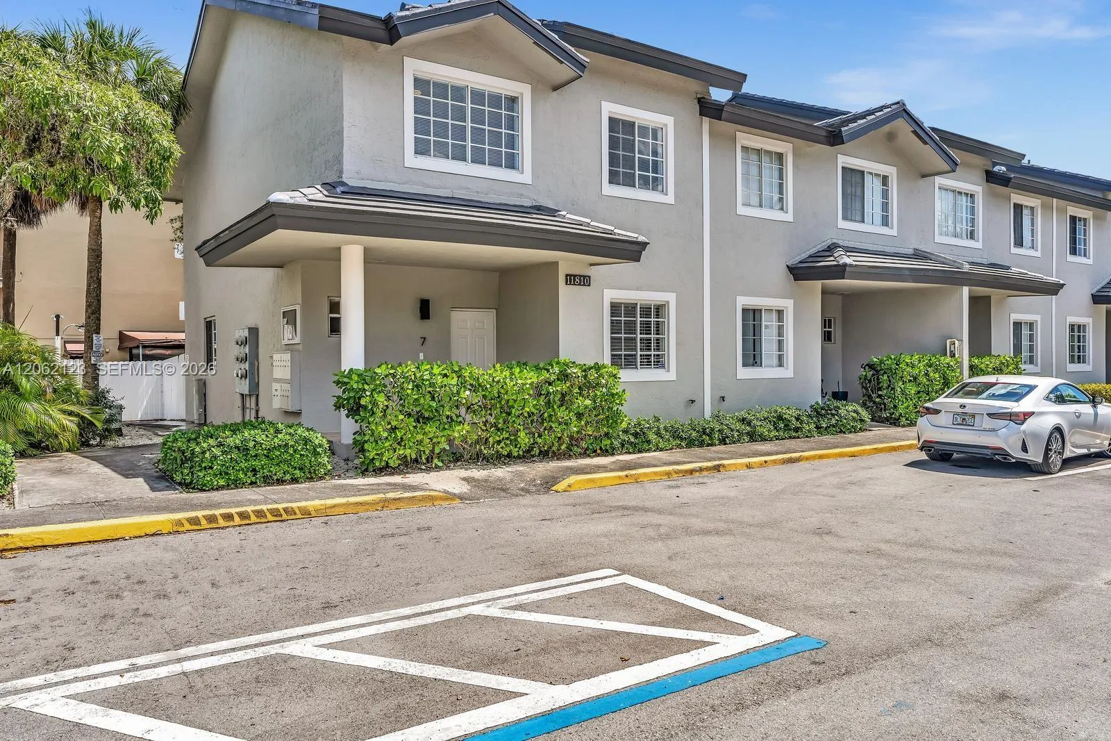 Foto de propiedad en 11810 NE 19th Drive 5, North Miami, FL 33181 North Miami con MLS# 