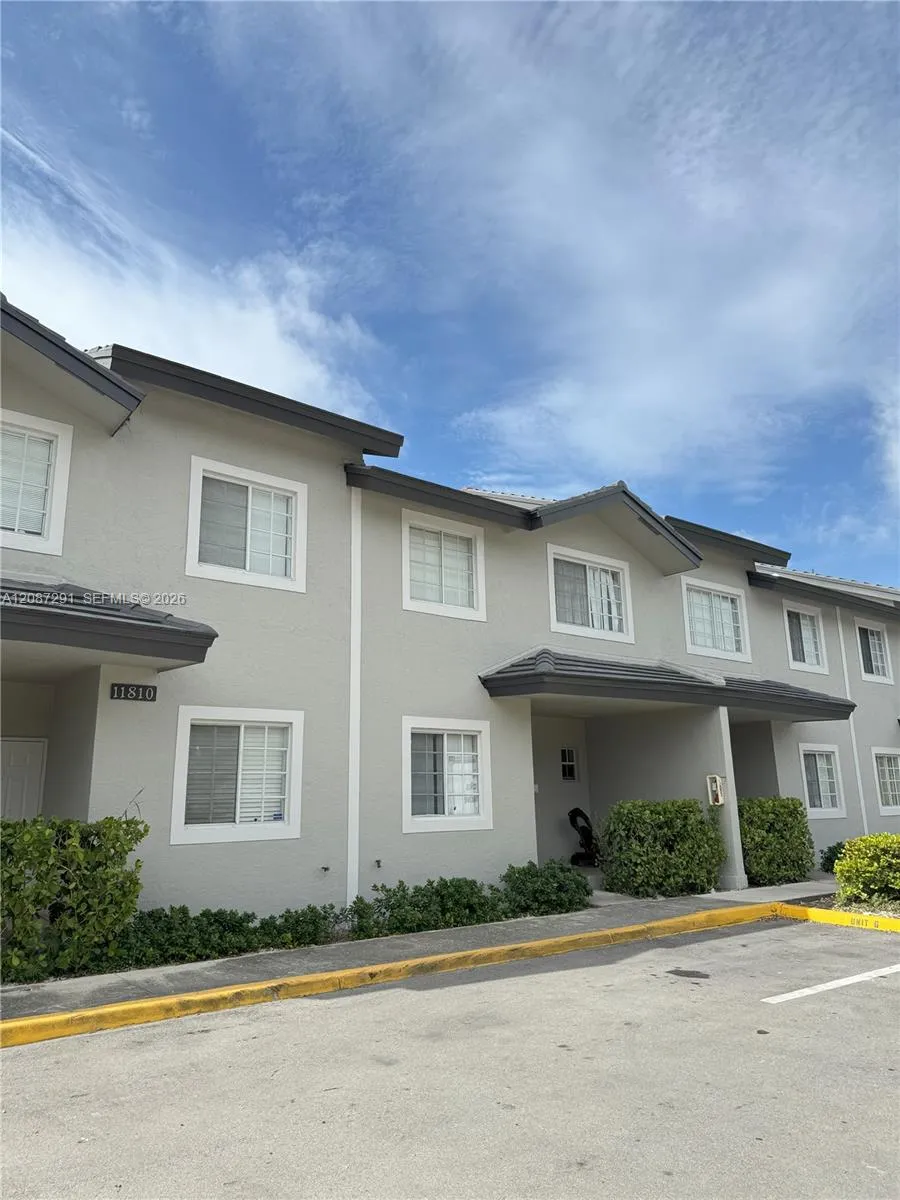En Renta 11810 NE 19th Drive 8, North Miami, FL 33181, North Miami, FL 33181