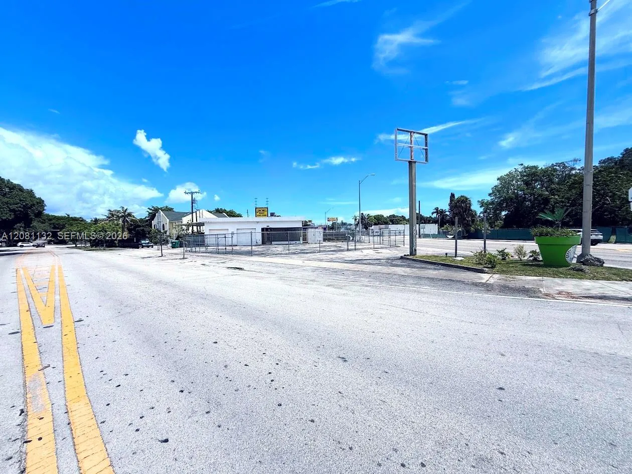 Foto de propiedad en 11815 NE 2nd Avenue, Miami, FL 33161 Miami con MLS# 