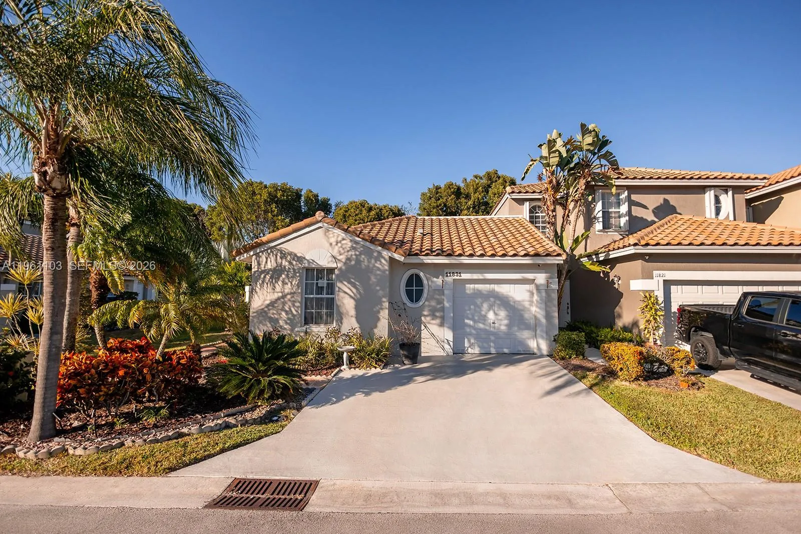 Foto de propiedad en 11831 NW 57th Street, Coral Springs, FL 33076 Coral Springs con MLS# 