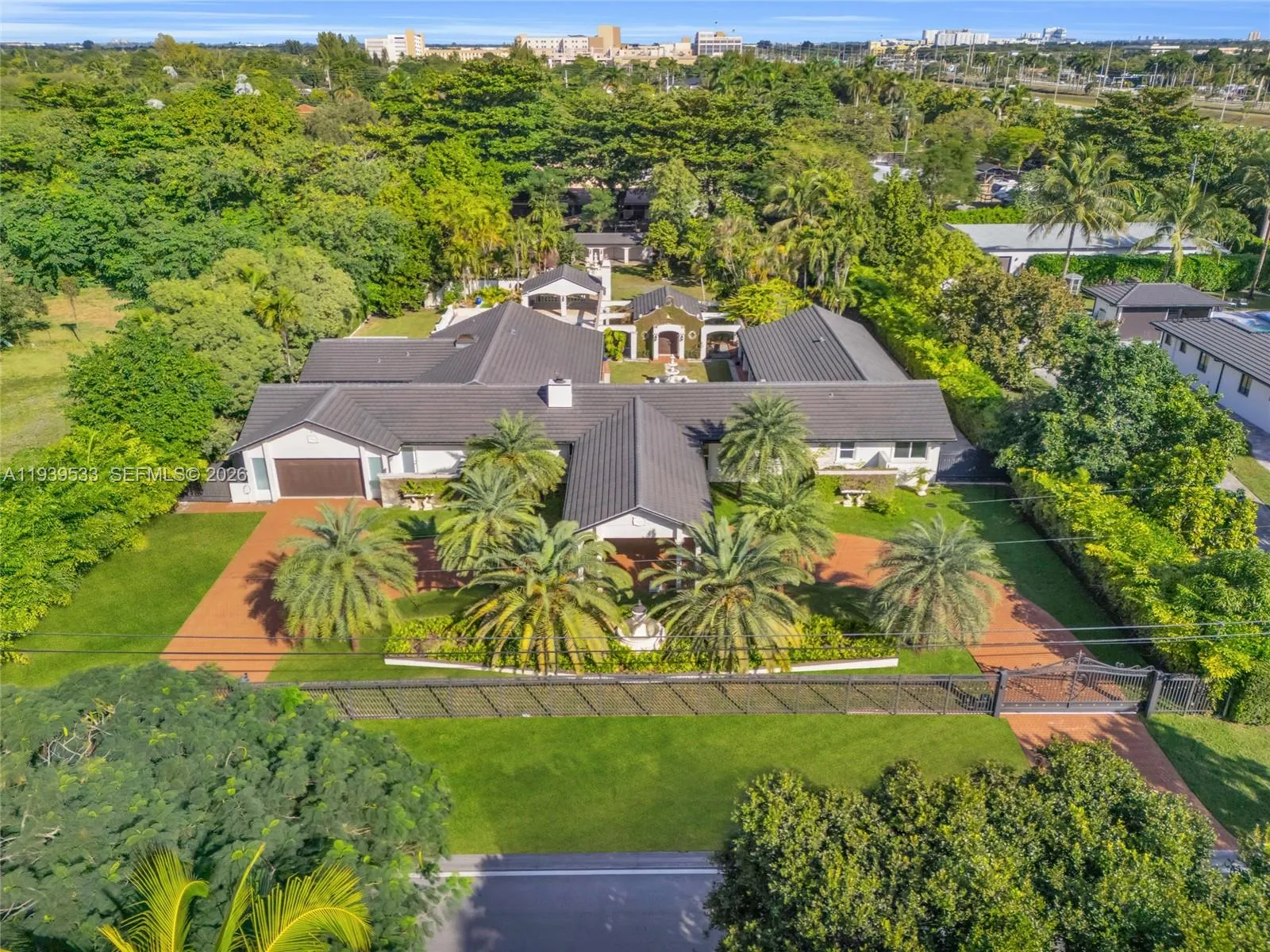 Foto de propiedad en 11835 SW 47th Street, Miami, FL 33175 Miami con MLS# 
