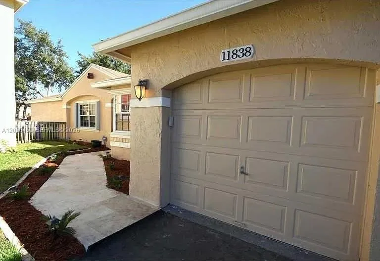 En Renta 11838 NW 13th Street, Pembroke Pines, FL 33026, Pembroke Pines, FL 33026