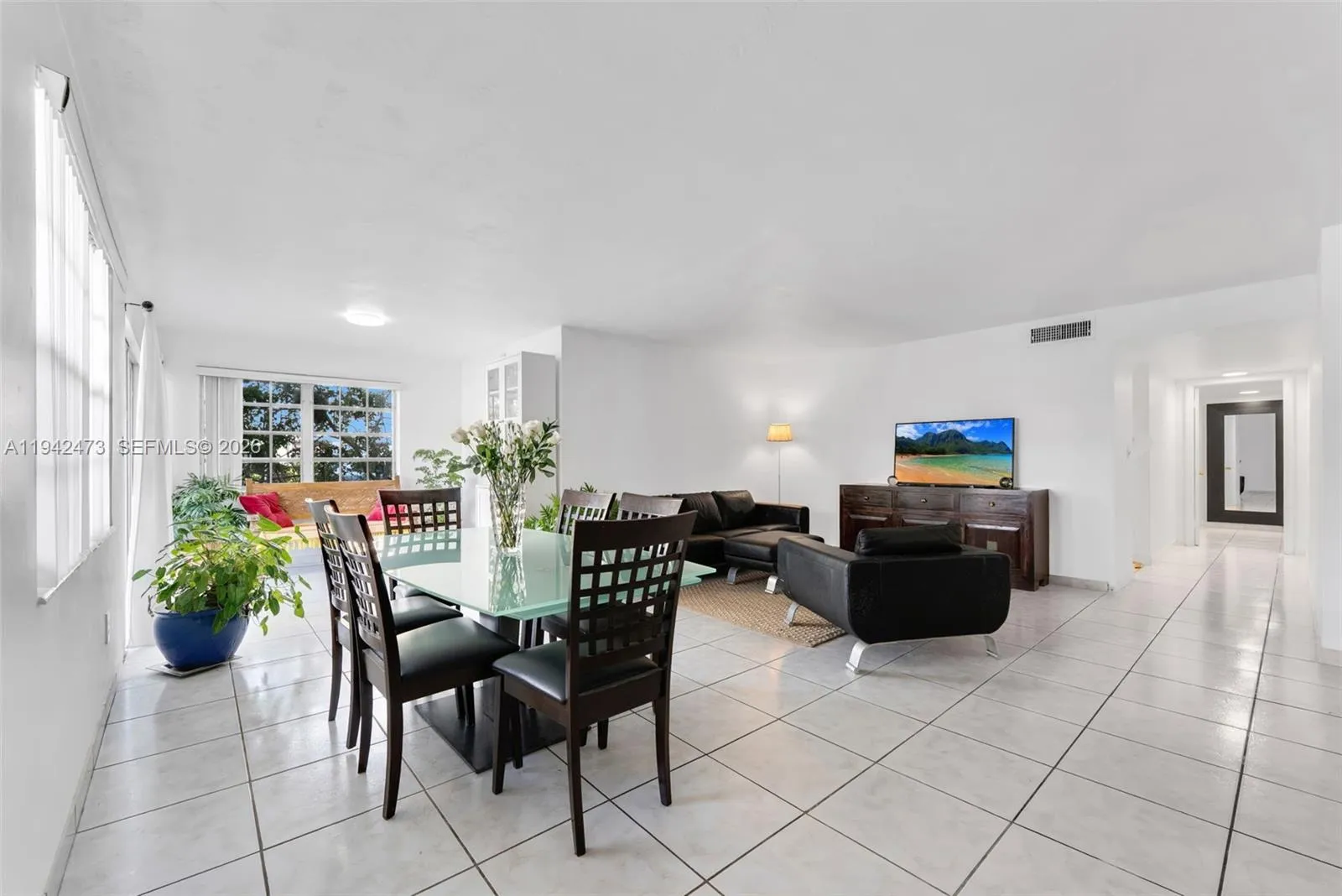 Foto de propiedad en 11840 NE 19th Drive 9, North Miami, FL 33181 North Miami con MLS# 