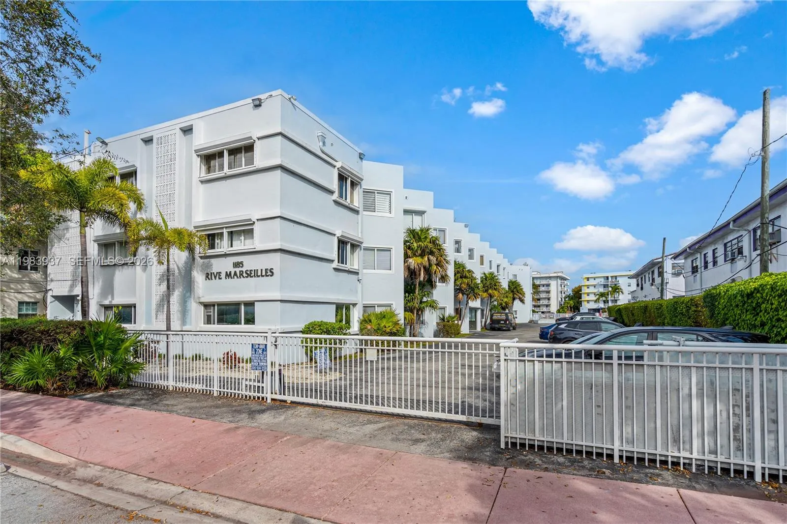 Foto de propiedad en 1185 Marseille Drive 202, Miami Beach, FL 33141 Miami Beach con MLS# 